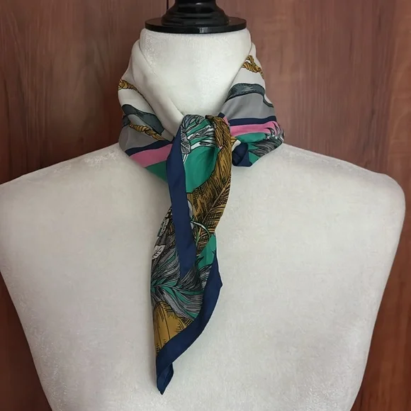 H&M Patterned Scarf - Picture 6 of 9